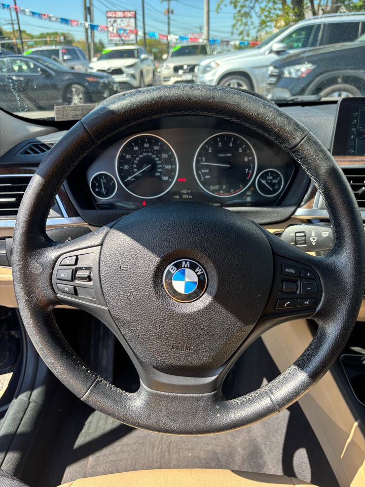 Used 2017 BMW 320i xDrive Sedan AWD/4WD image 11