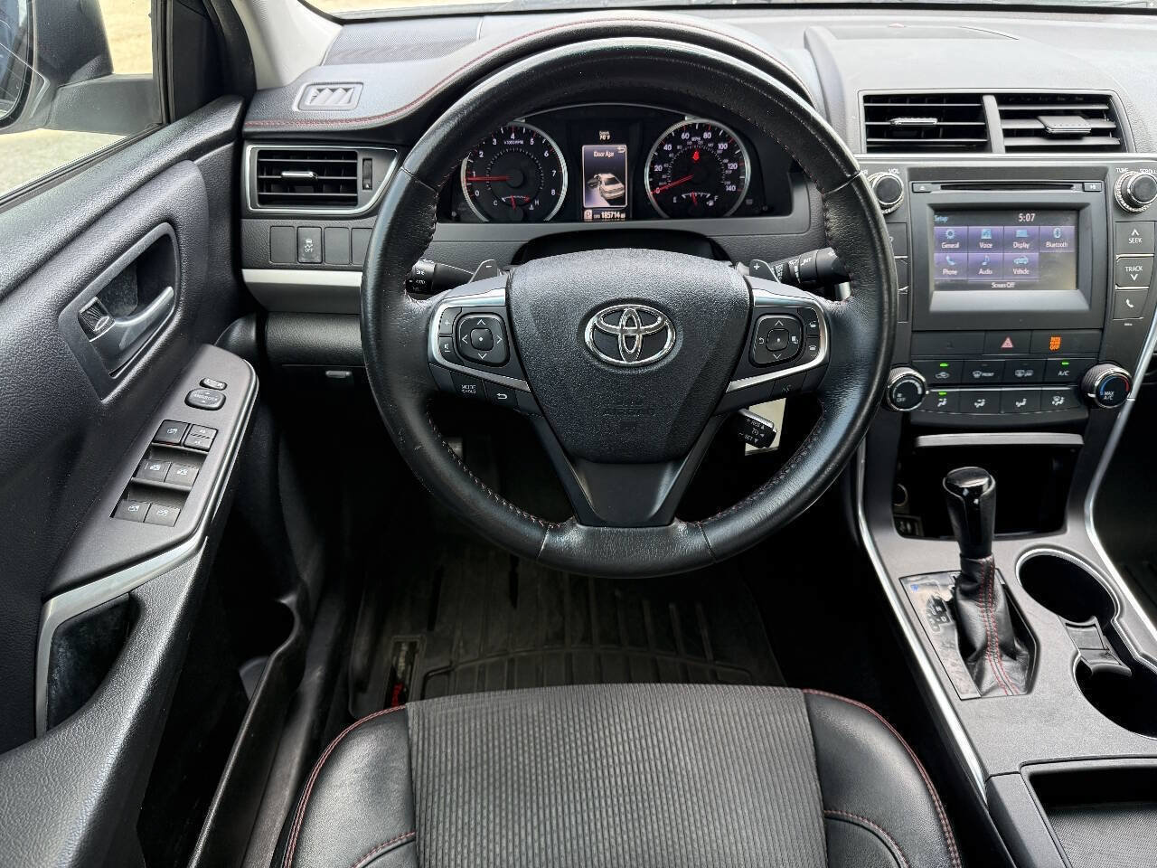 Used 2017 Toyota Camry SE FWD image 32