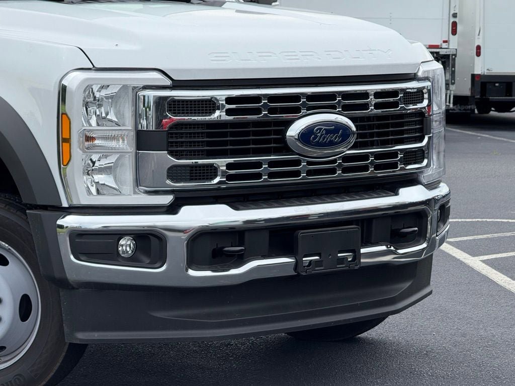 New 2025 Ford F550 2WD Regular Cab Super Duty image 4