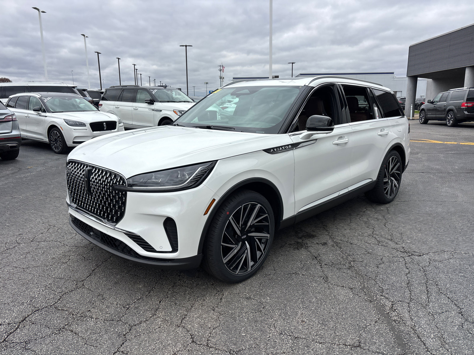 New 2026 Lincoln Aviator Reserve image 3