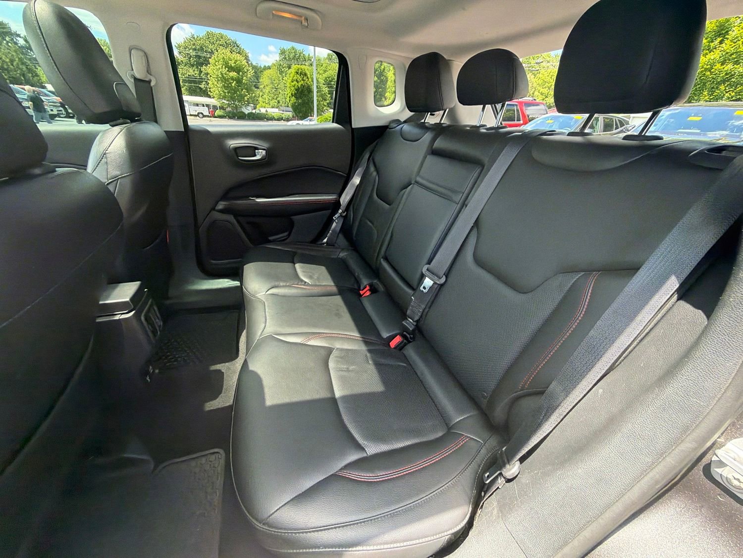 Used 2018 Jeep Compass Trailhawk w/ Leather Interior Group AWD/4WD image 23