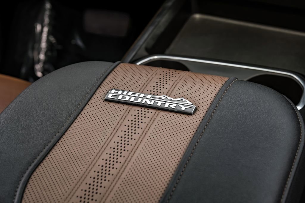 Used 2024 Chevrolet Silverado 2500 High Country w/ High Country Premium Package image 31