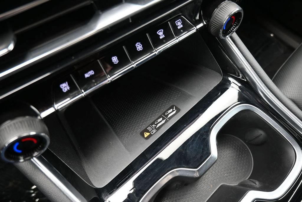 Used 2024 Chevrolet Traverse LT w/ Midnight/Sport Edition FWD image 51