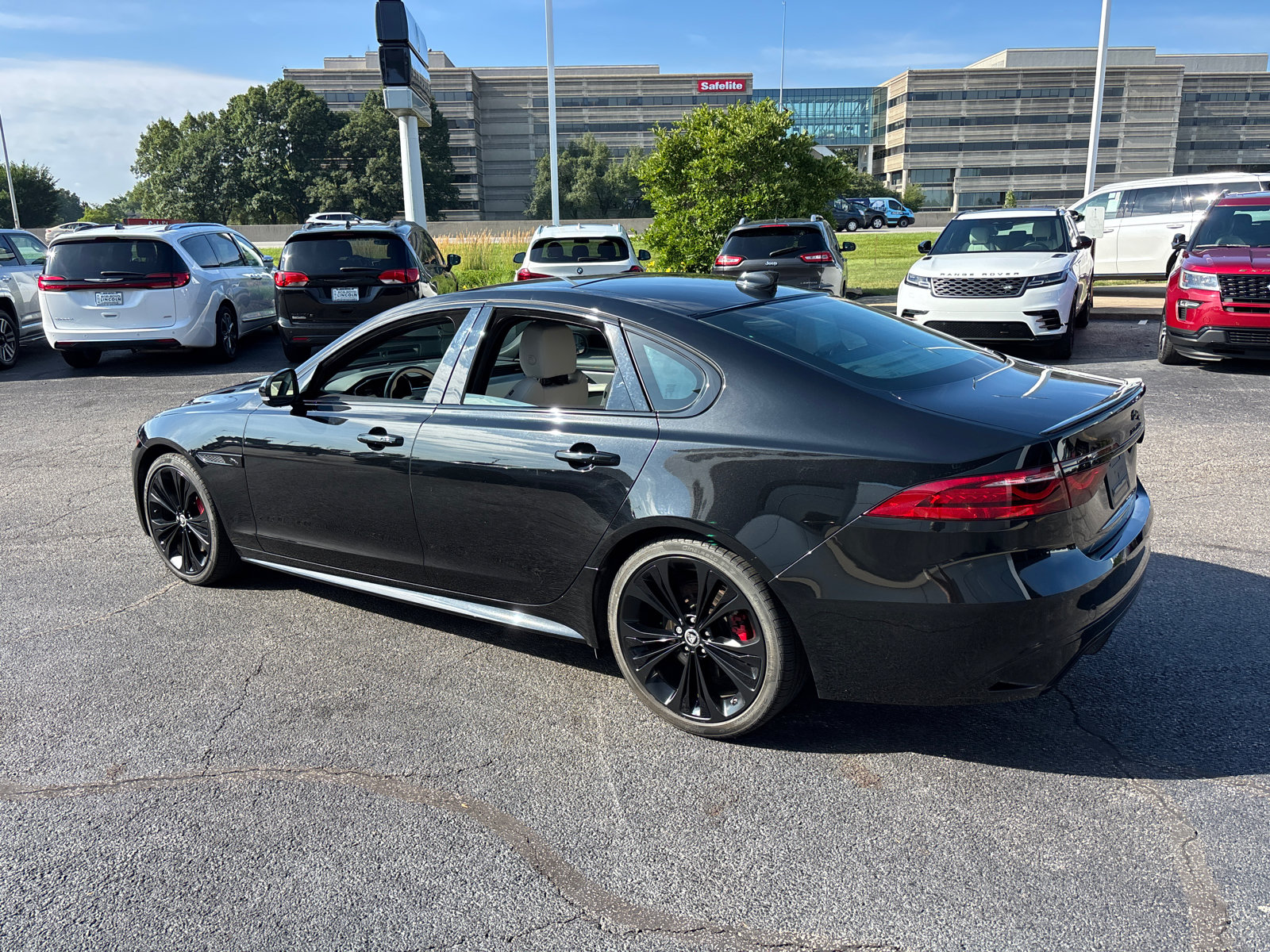 Used 2024 Jaguar XF R-Dynamic SE AWD/4WD image 5