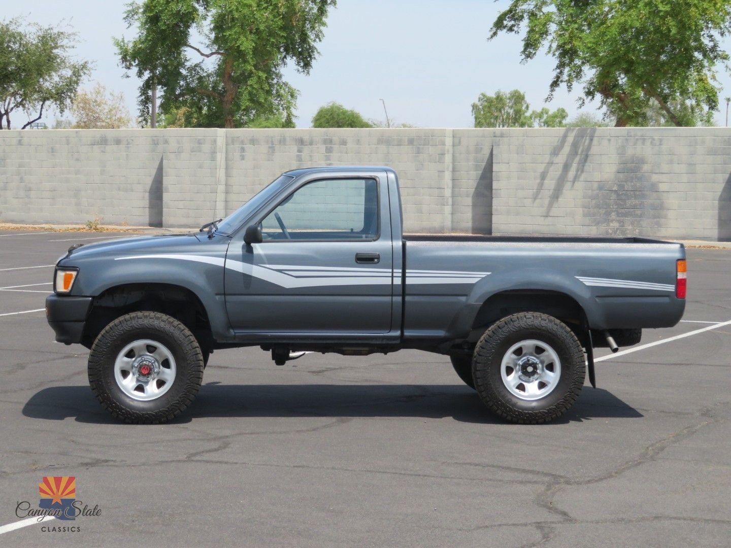 Used 1992 Toyota Pickup Deluxe AWD/4WD image 9