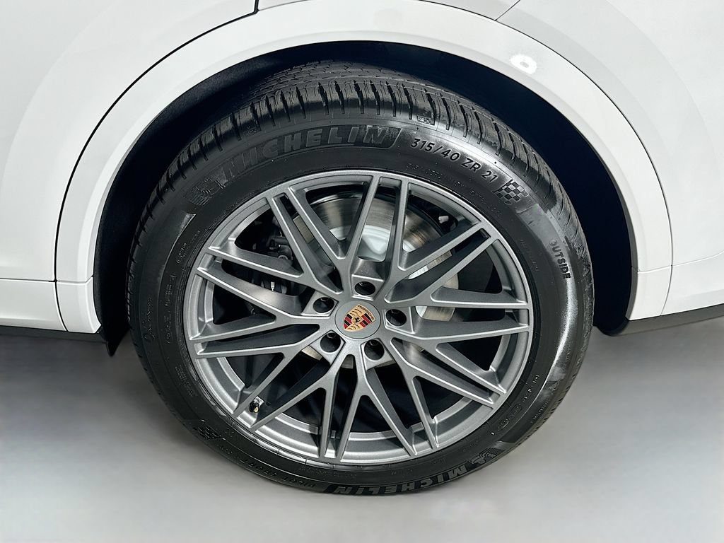 New 2026 Porsche Cayenne E-Hybrid Coupe AWD/4WD image 32