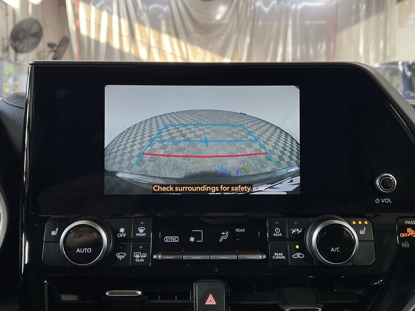 Used 2023 Toyota Highlander XLE FWD image 17