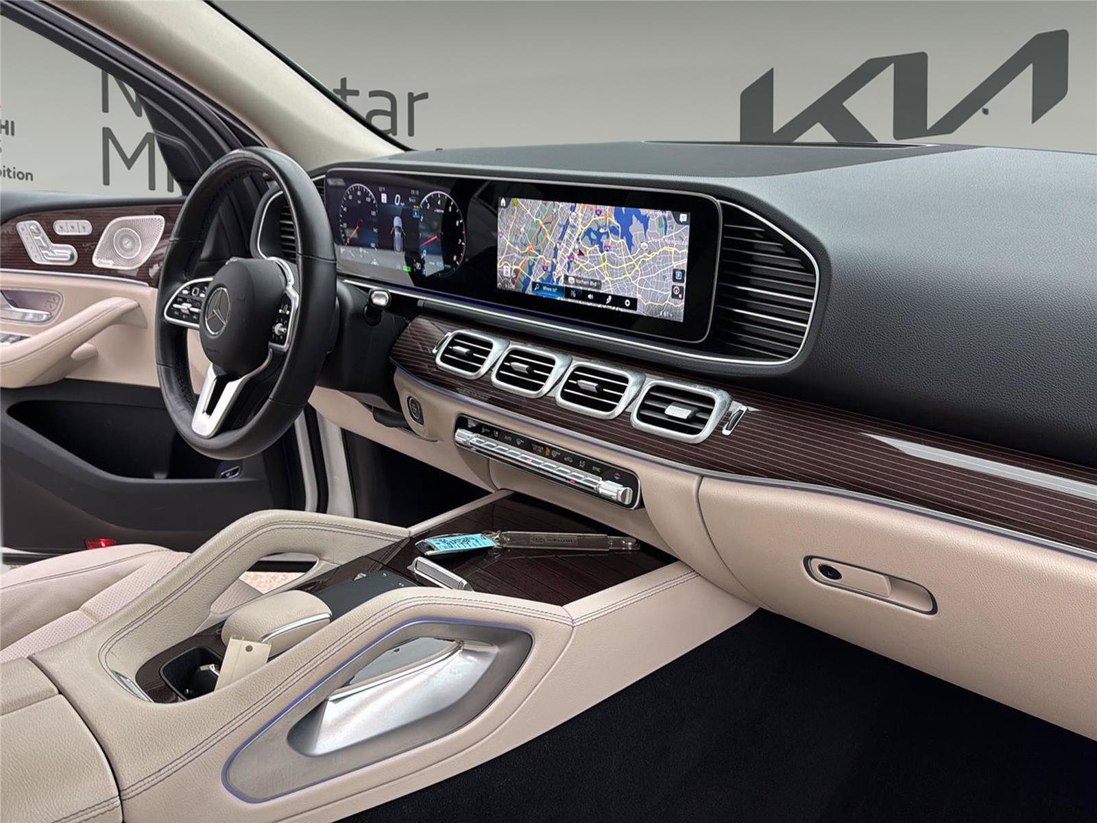 Used 2023 Mercedes-Benz GLE 450 4MATIC w/ AMG Line Exterior image 32