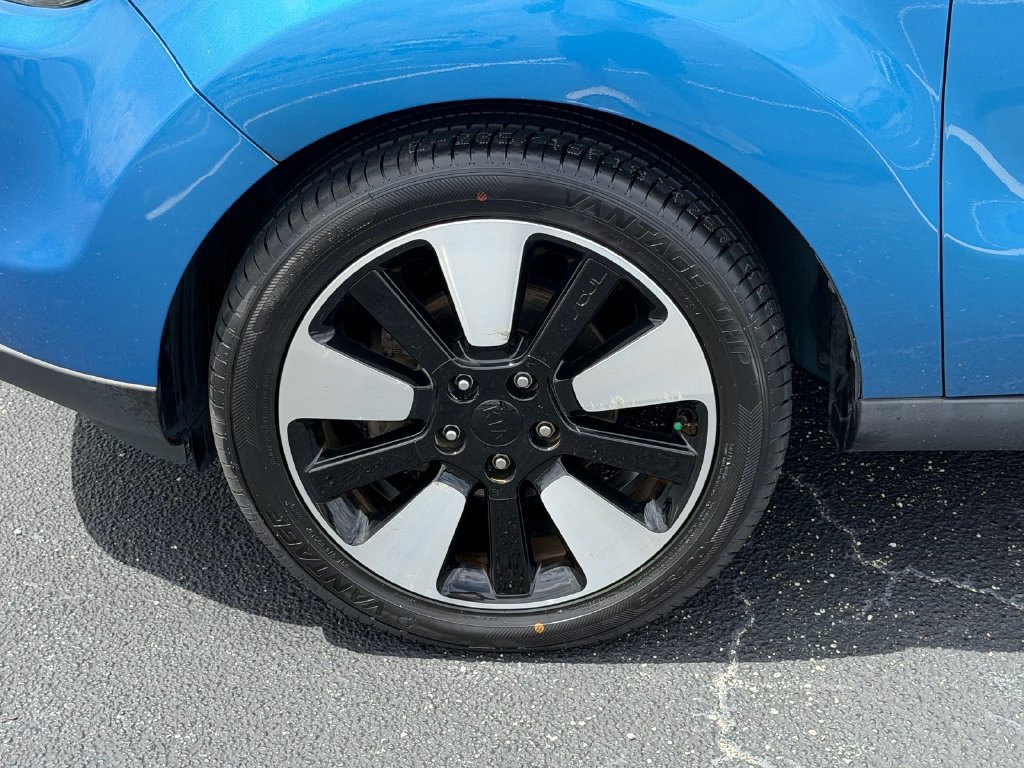 Used 2016 Kia Soul + w/ Designer's Package FWD image 18
