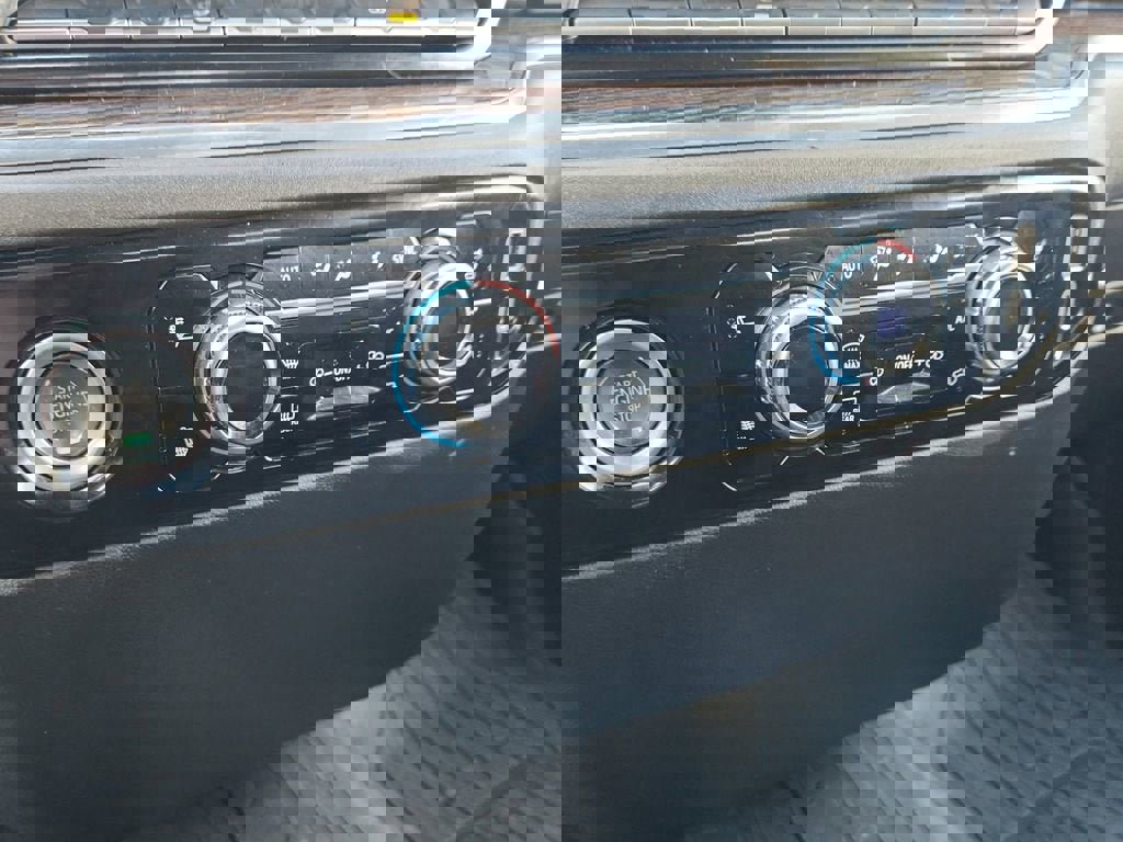 Used 2024 GMC Sierra 1500 Elevation w/ LPO, Elevation Black Package image 27