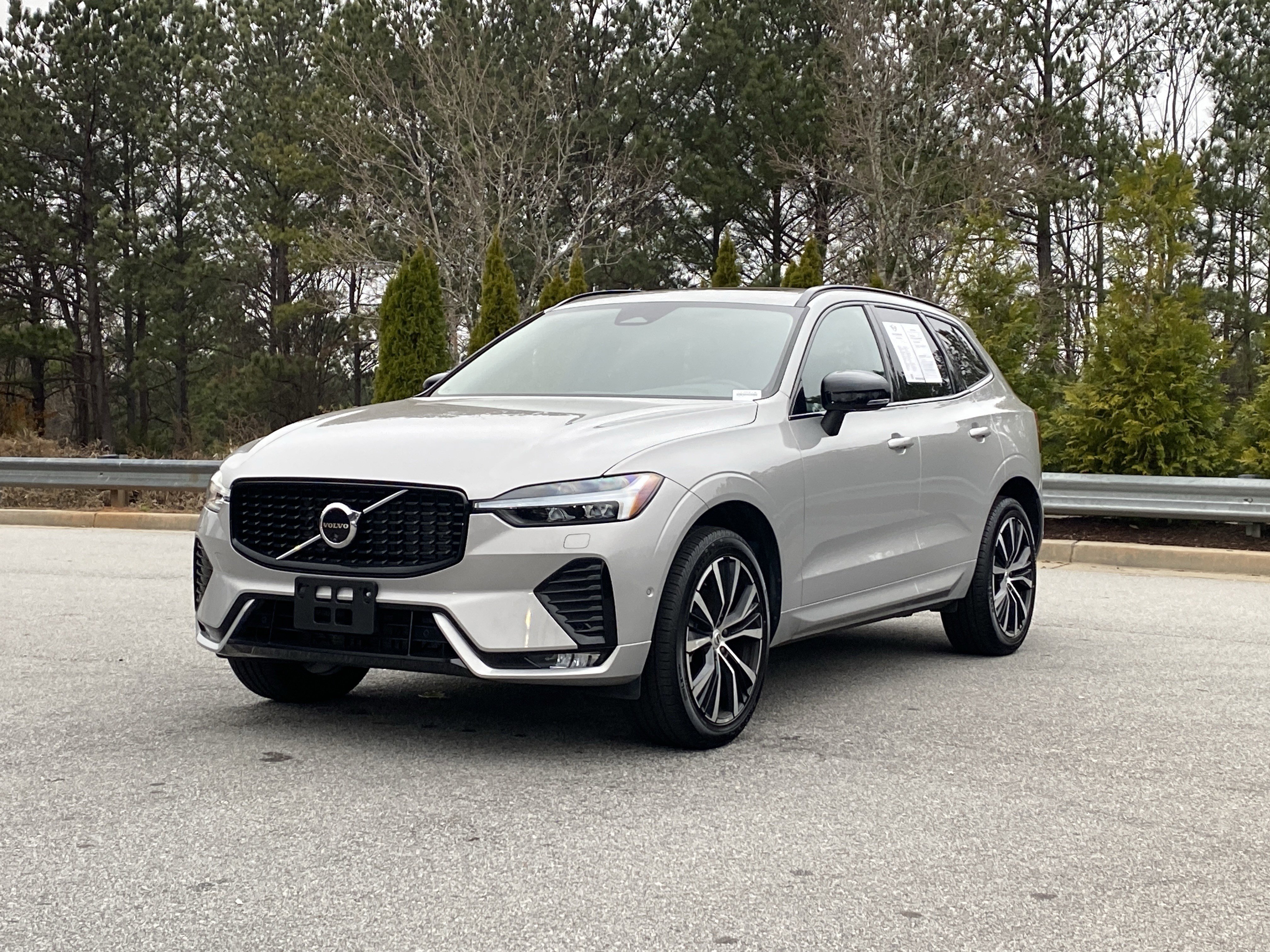 Used 2025 Volvo XC60 B5 Plus image 13