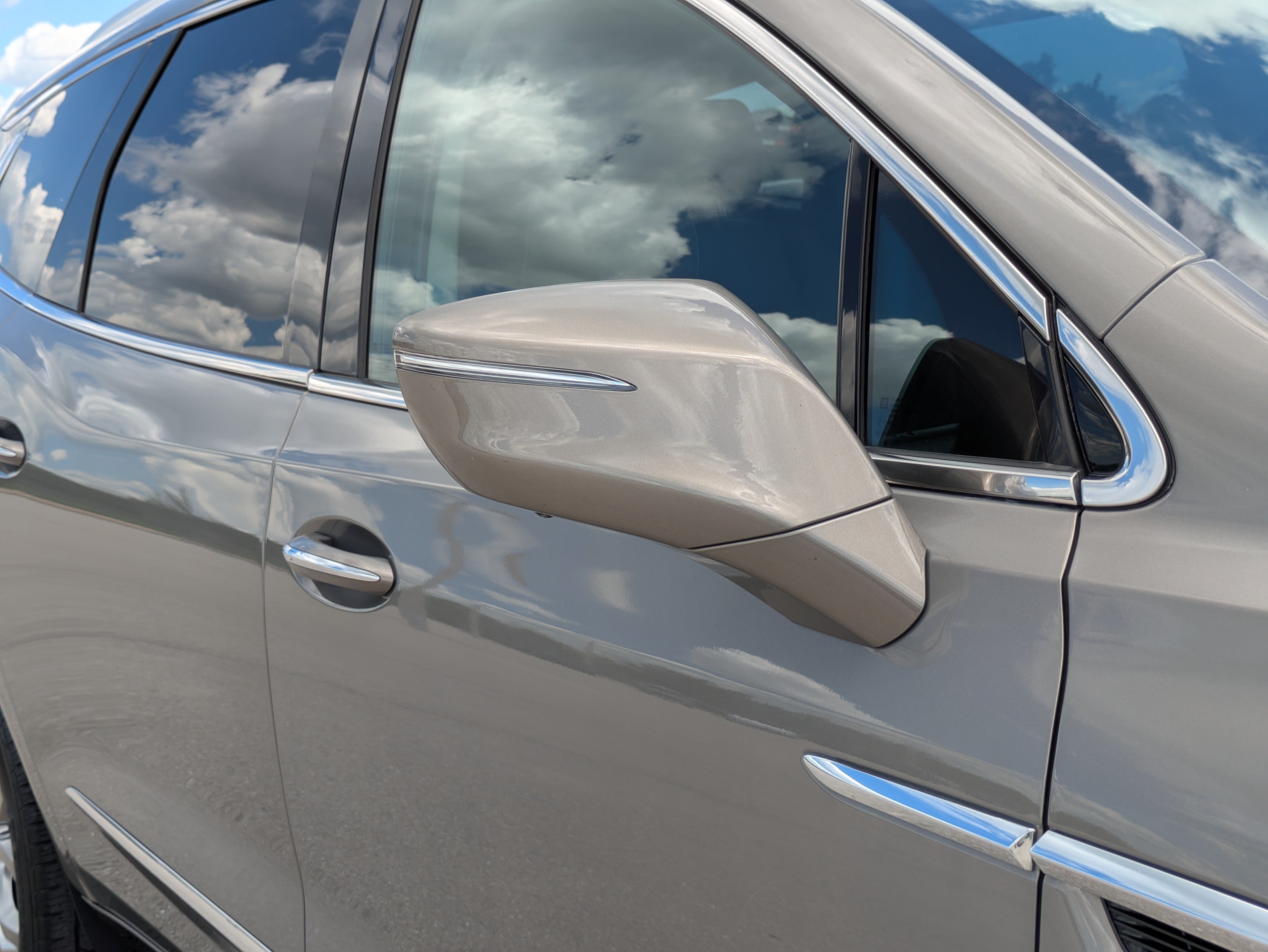 Used 2019 Buick Enclave Avenir w/ Avenir Technology Package AWD/4WD image 12