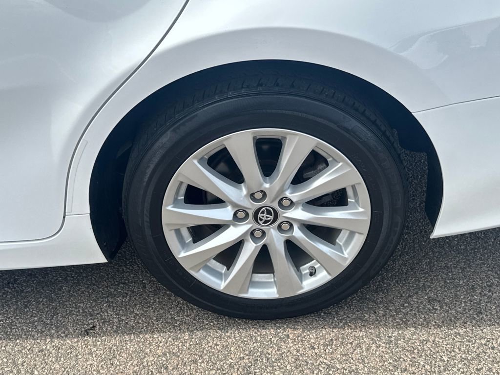 Used 2018 Toyota Camry LE image 36