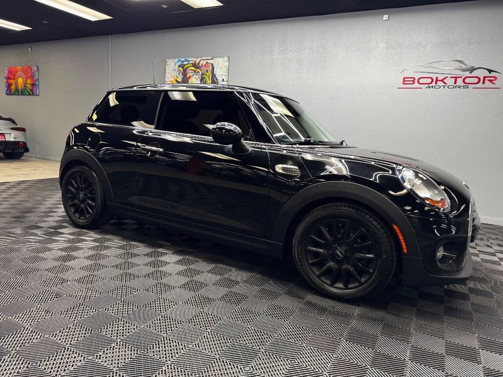 Used 2018 MINI Cooper 2-Door Hardtop w/ Signature Line Package image 2