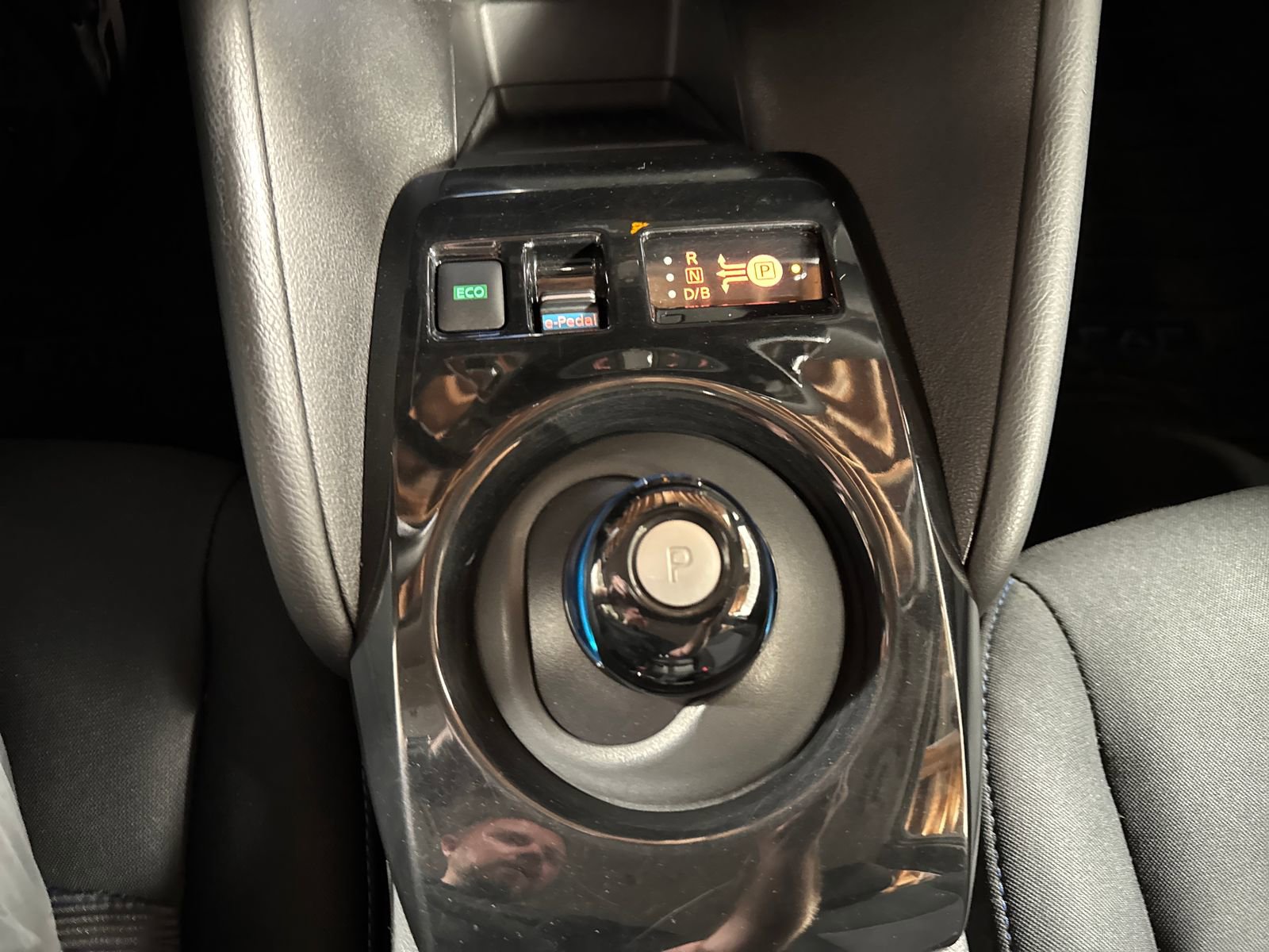 Used 2020 Nissan Leaf SV w/ SV Technology Package FWD image 24