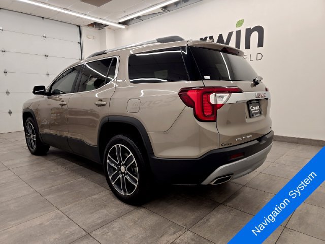 Used 2022 GMC Acadia SLT w/ Technology Package AWD/4WD image 3
