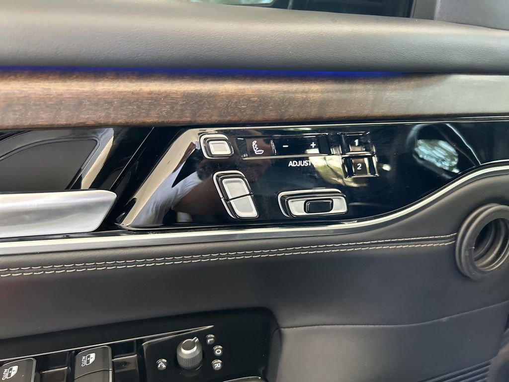 Used 2023 Jeep Grand Wagoneer Series II image 38