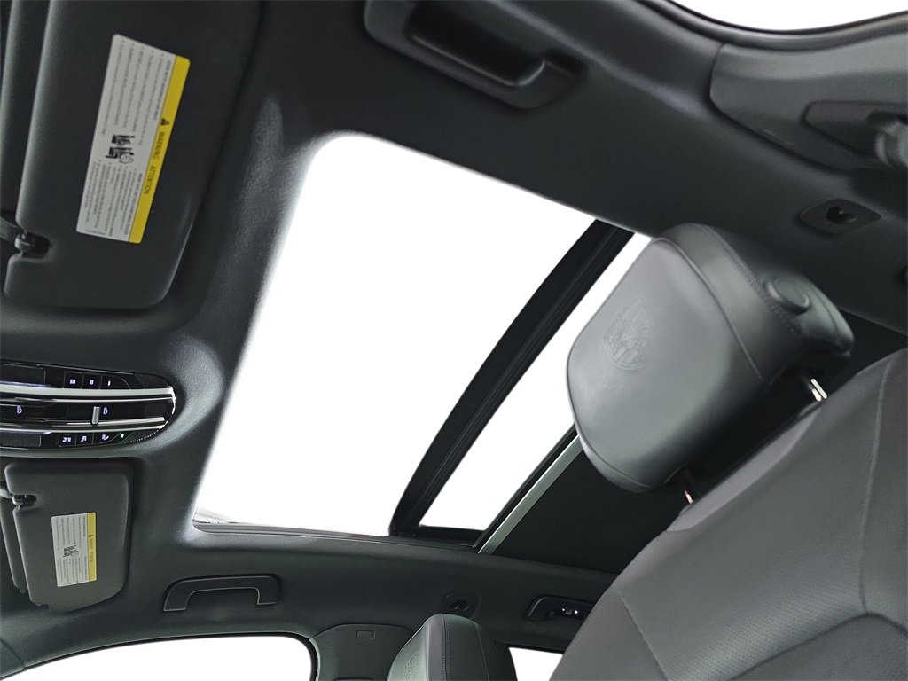 Used 2023 Porsche Cayenne Platinum Edition image 28