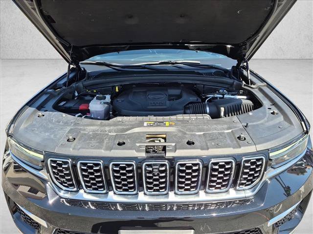 Used 2023 Jeep Grand Cherokee Summit AWD/4WD image 25