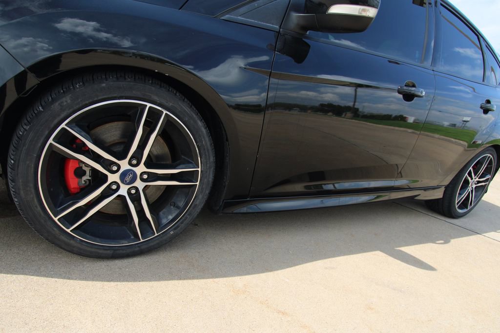 Used 2018 Ford Focus ST w/ Equipment Group 402A image 10