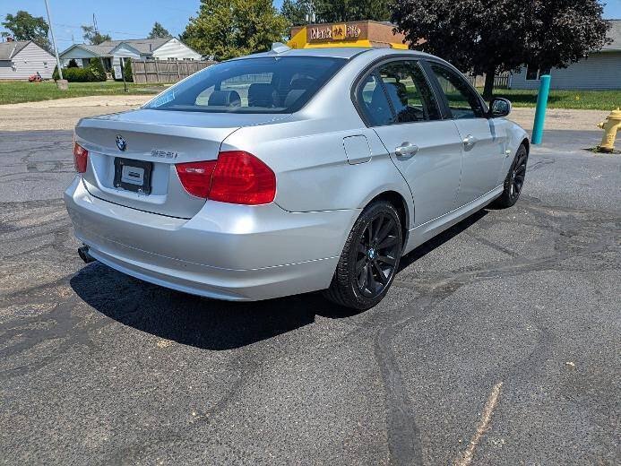 Used 2011 BMW 328i xDrive Sedan AWD/4WD image 6