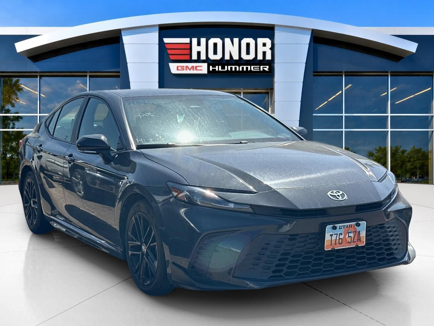 Used 2025 Toyota Camry SE FWD image 2