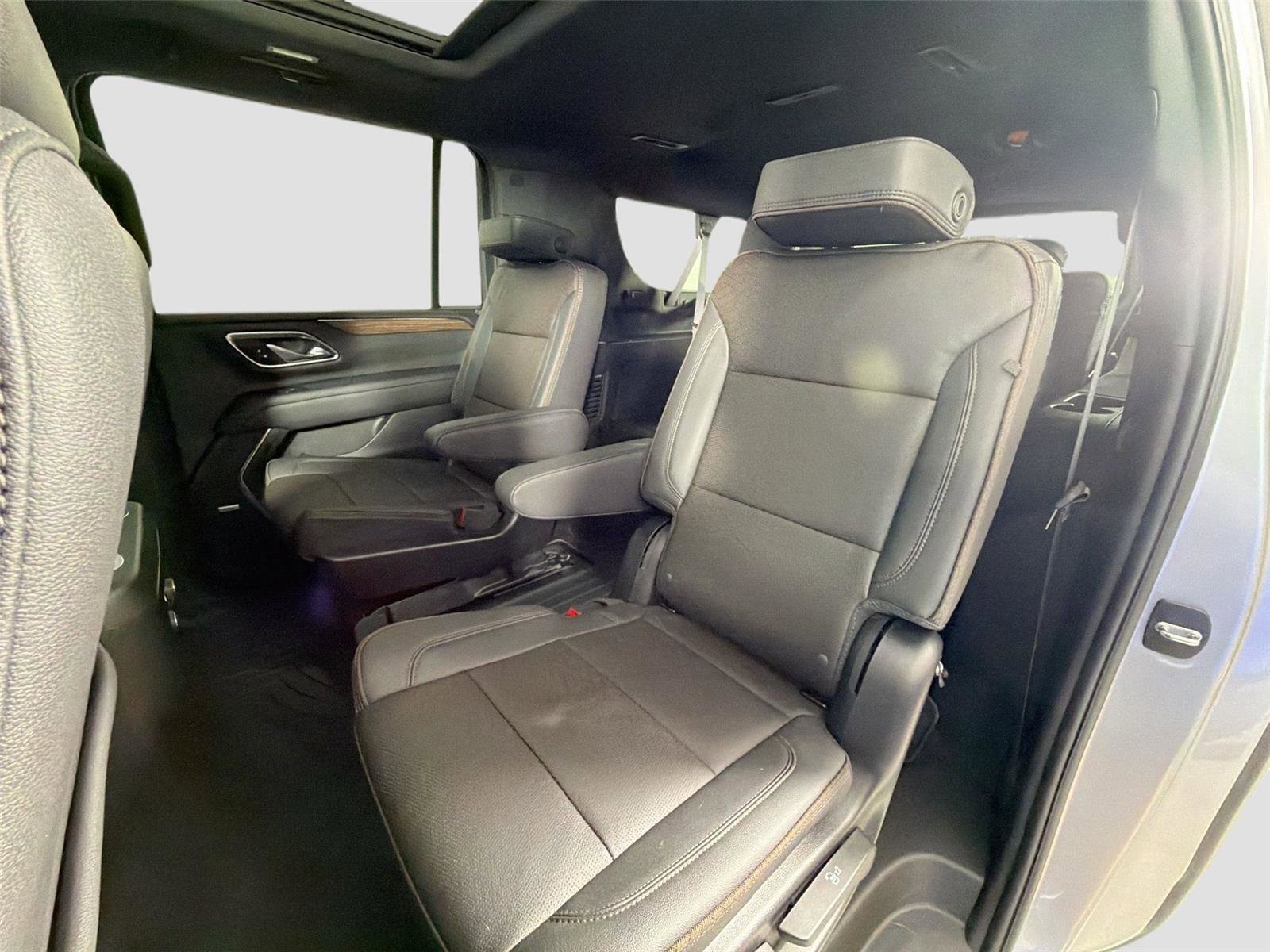 Used 2024 Chevrolet Suburban High Country image 25