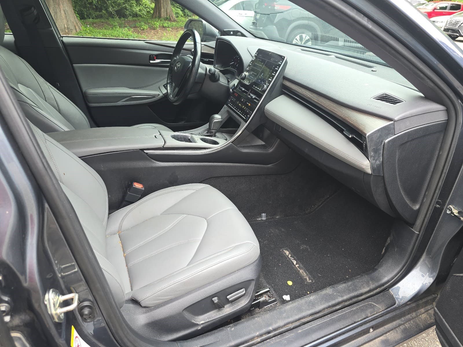 Used 2019 Toyota Avalon XLE w/ Moonroof Package FWD image 26