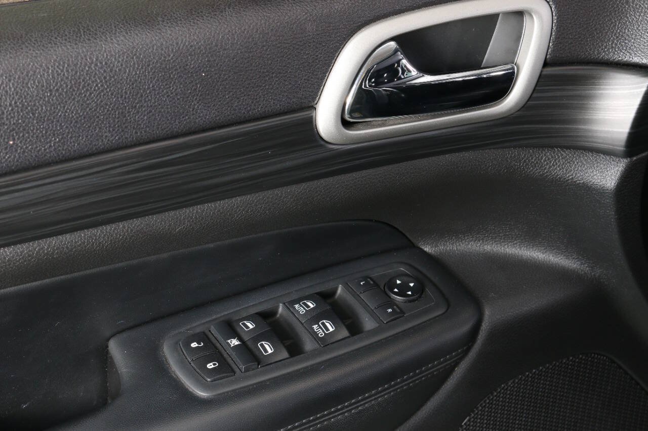 Used 2020 Jeep Grand Cherokee Altitude RWD image 27