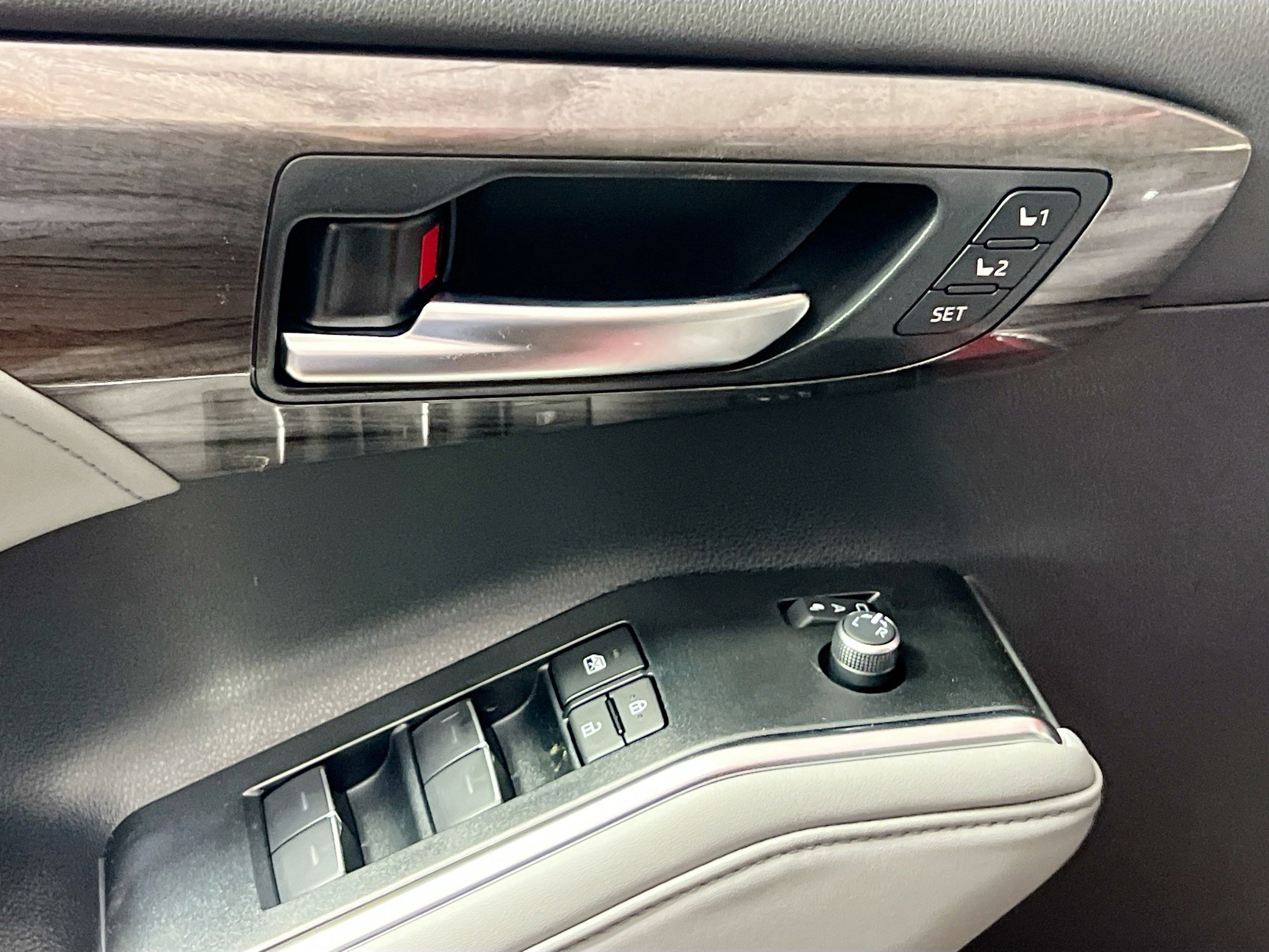 New 2026 Toyota Highlander Limited image 16