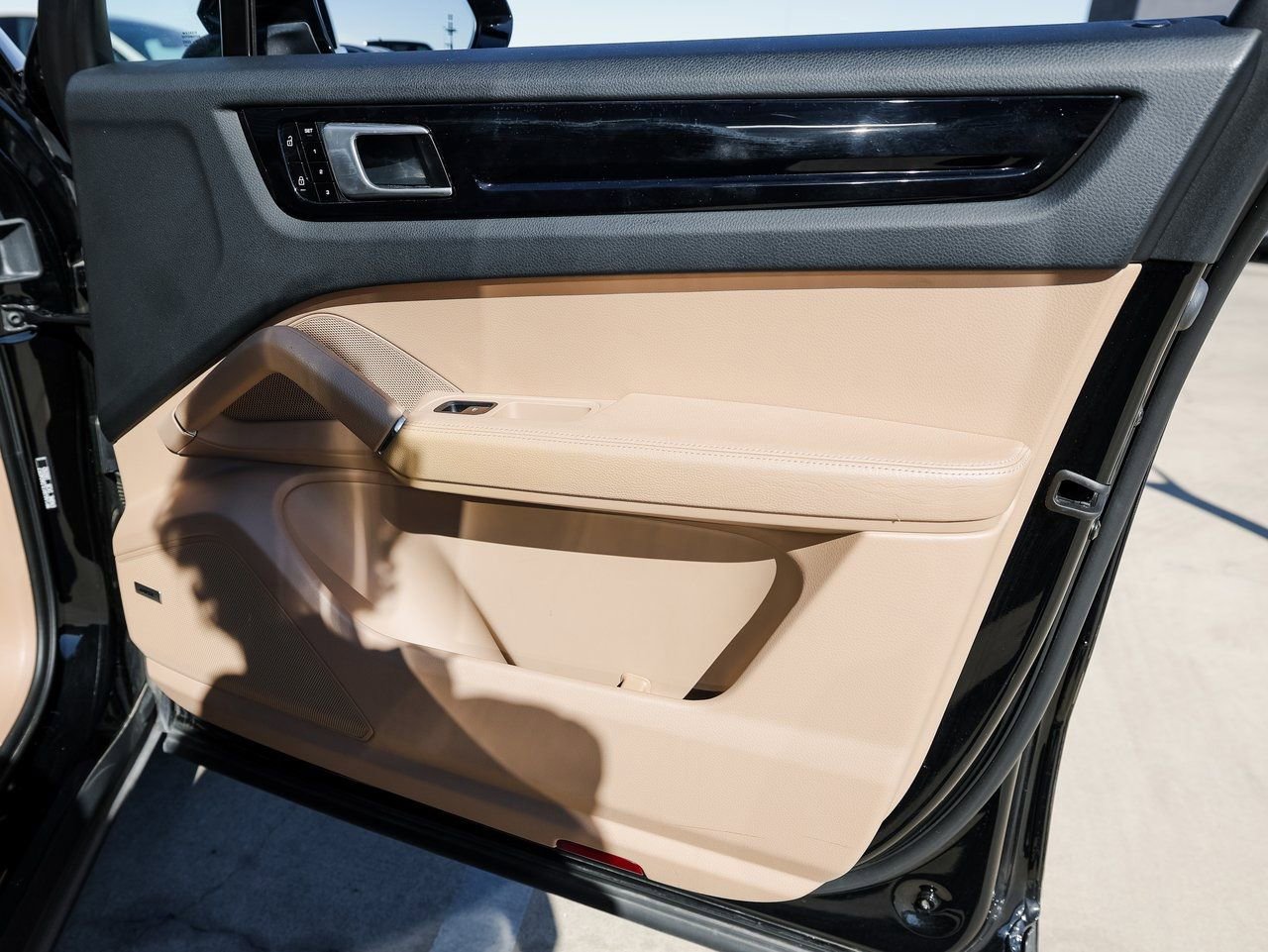 Certified 2020 Porsche Cayenne image 26