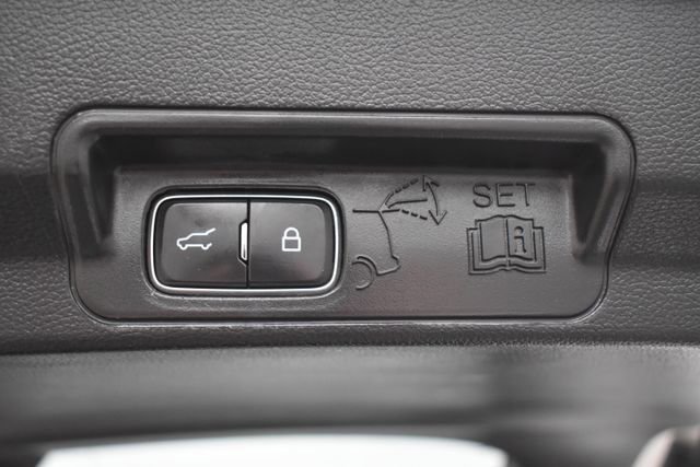 Used 2022 Ford Explorer XLT w/ Equipment Group 202A image 37