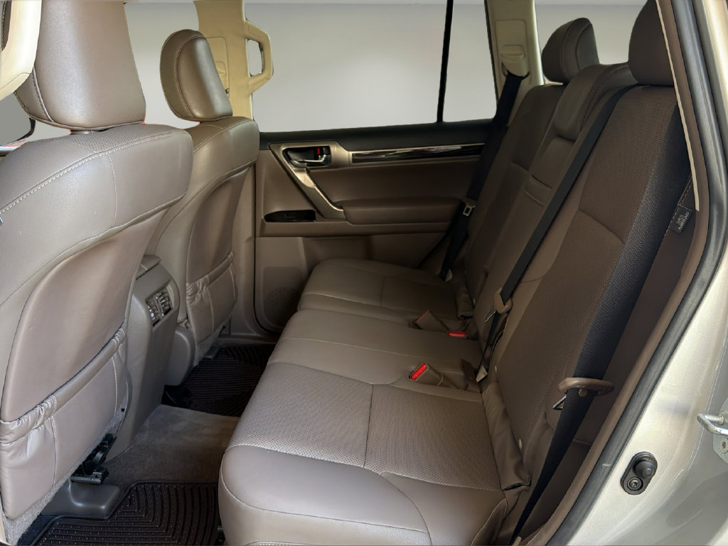 Used 2016 Lexus GX 460 w/ Preferred Accessory Package AWD/4WD image 13