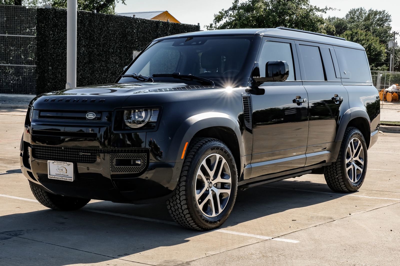 Used 2023 Land Rover Defender 130 X-Dynamic SE AWD/4WD image 7