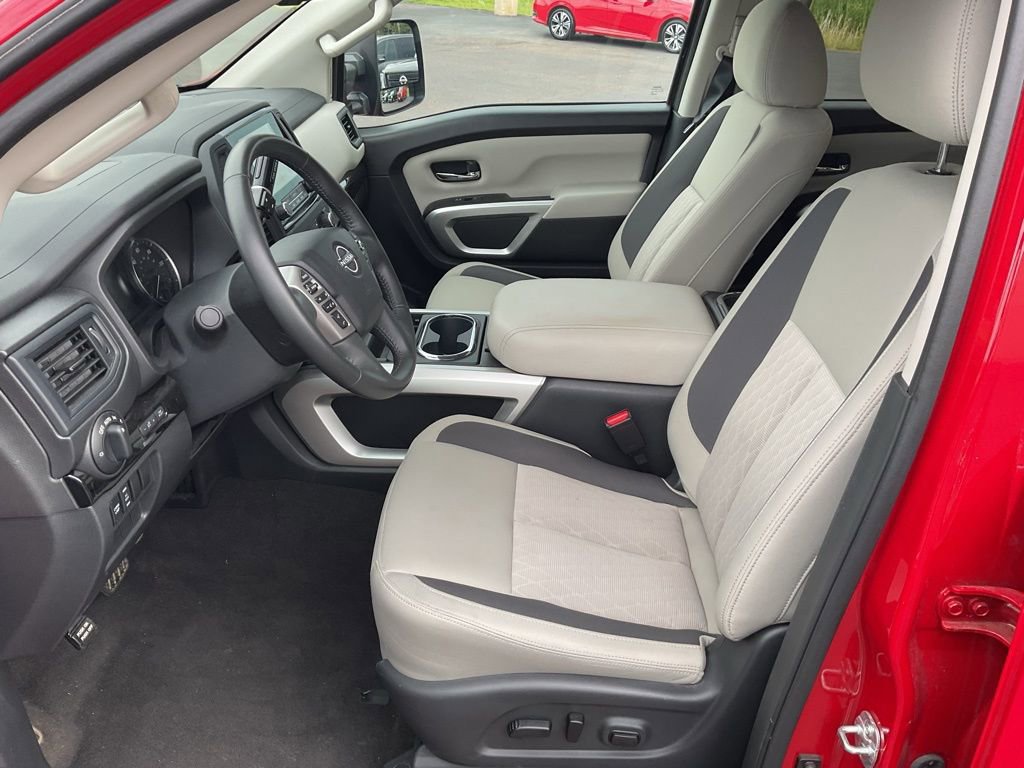 Used 2024 Nissan Titan SV w/ SV Convenience Package AWD/4WD image 10