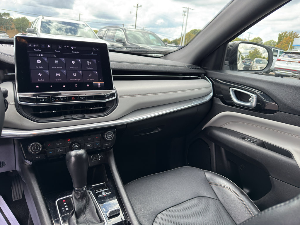 Used 2023 Jeep Compass Limited image 27