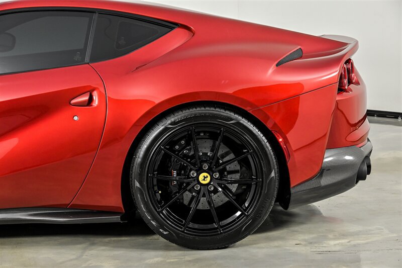Used 2020 Ferrari 812 Superfast RWD image 10