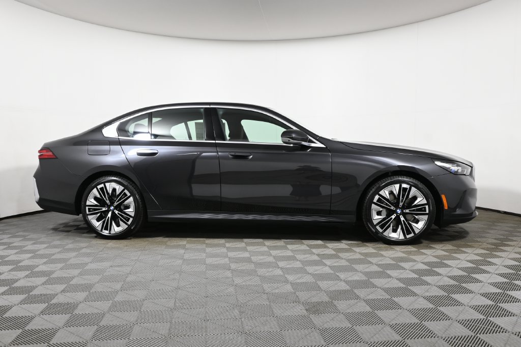 Used 2026 BMW 530i xDrive w/ Premium Package AWD/4WD image 8