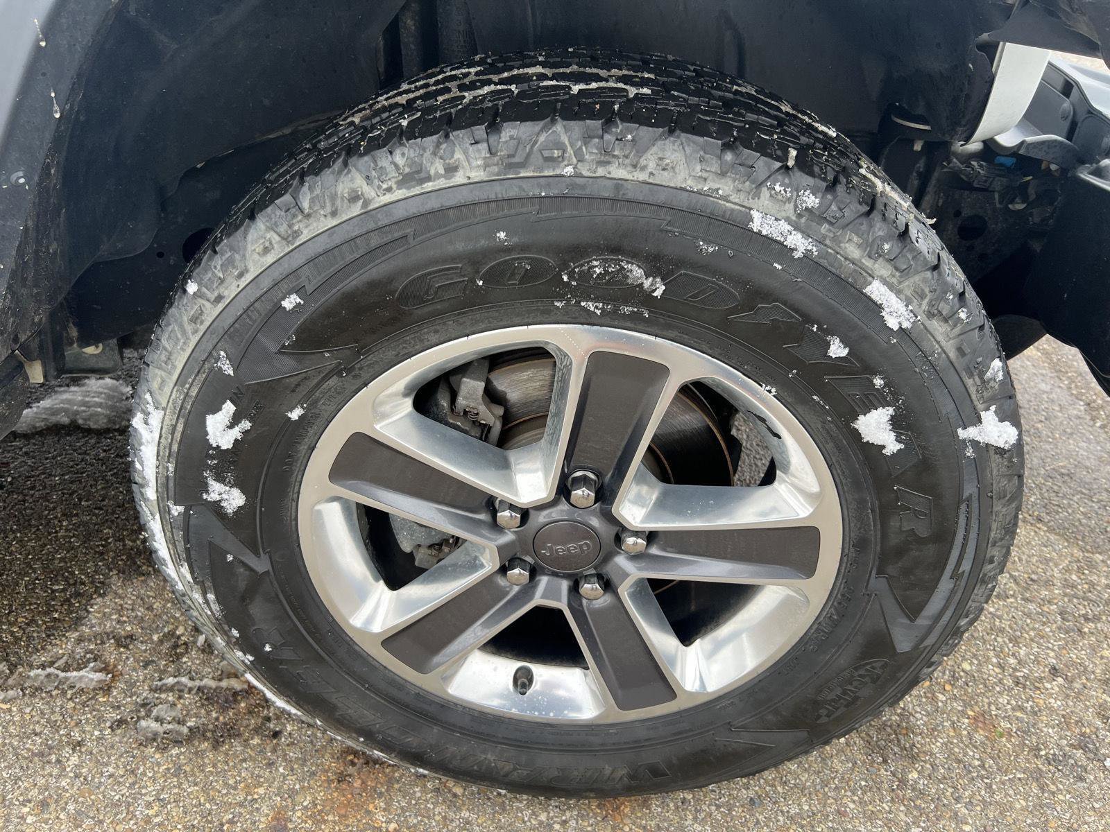 Used 2018 Jeep Wrangler Unlimited Sahara image 32