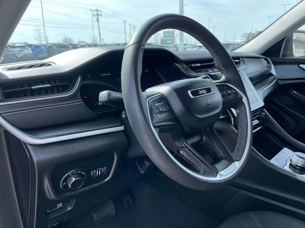 Used 2023 Jeep Grand Cherokee L Laredo w/ Luxury Tech Group I image 9