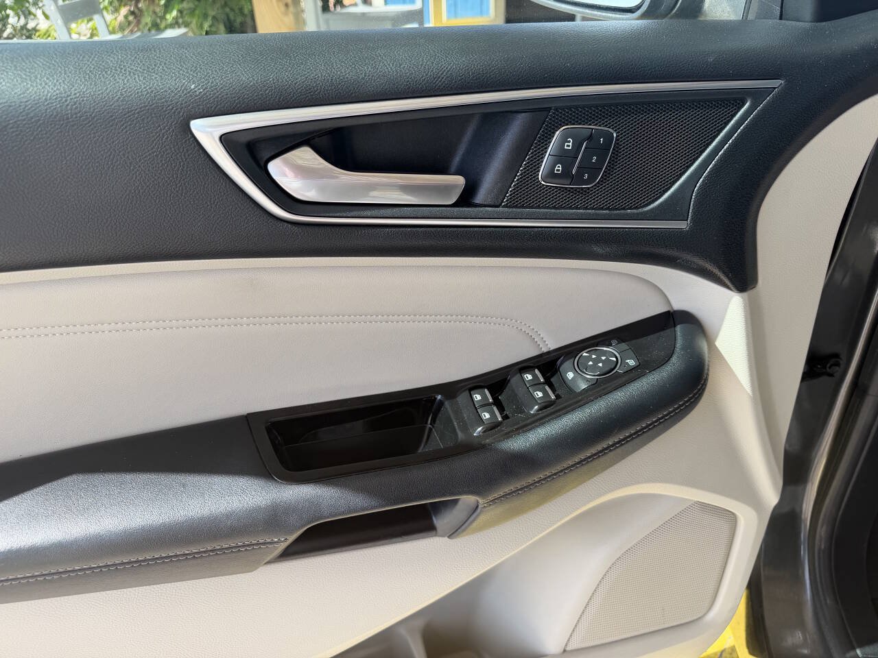 Used 2018 Ford Edge Titanium FWD image 8