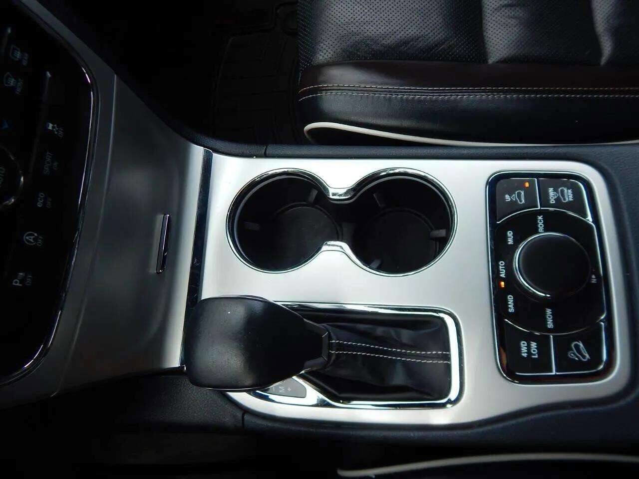 Used 2016 Jeep Grand Cherokee Overland w/ Advanced Technology Group image 27