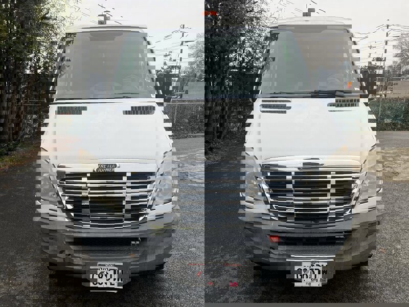Used 2013 Freightliner Sprinter 2500 image 8