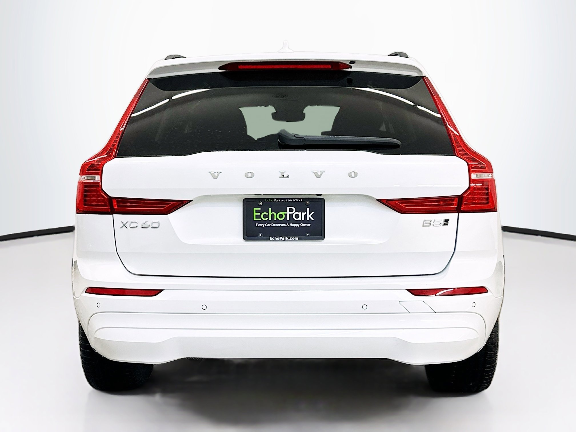 Used 2023 Volvo XC60 B5 Core image 7