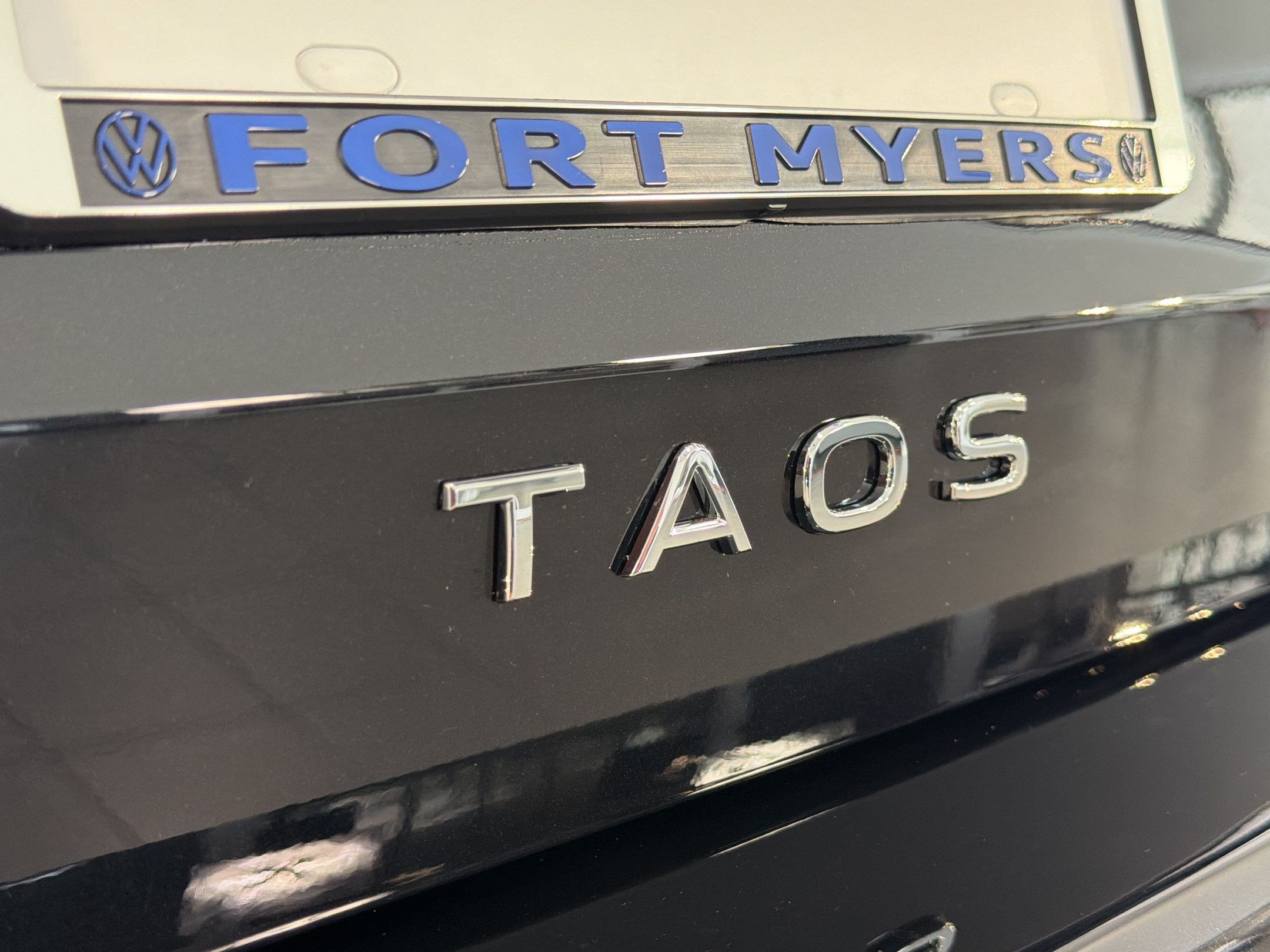 New 2026 Volkswagen Taos SE FWD image 32