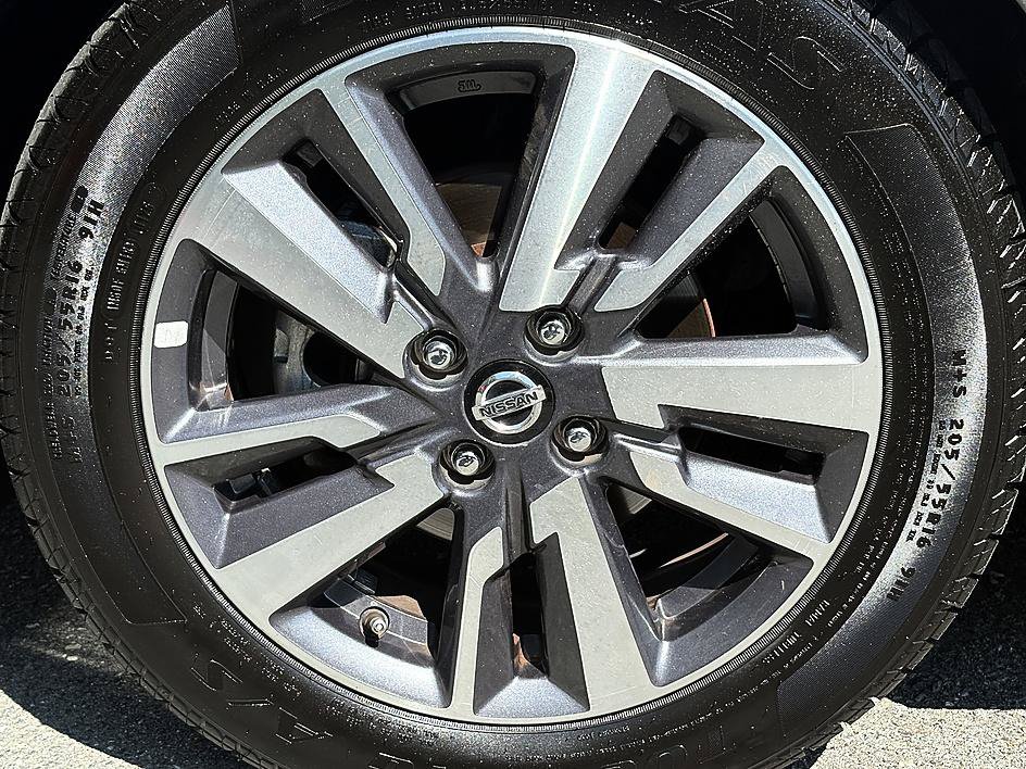 Used 2020 Nissan Versa SV FWD image 8