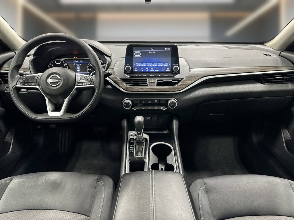 Used 2024 Nissan Altima 2.5 SV FWD image 11