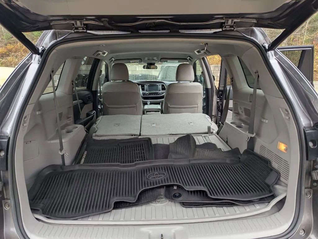 Used 2017 Toyota Highlander Plus AWD/4WD image 23