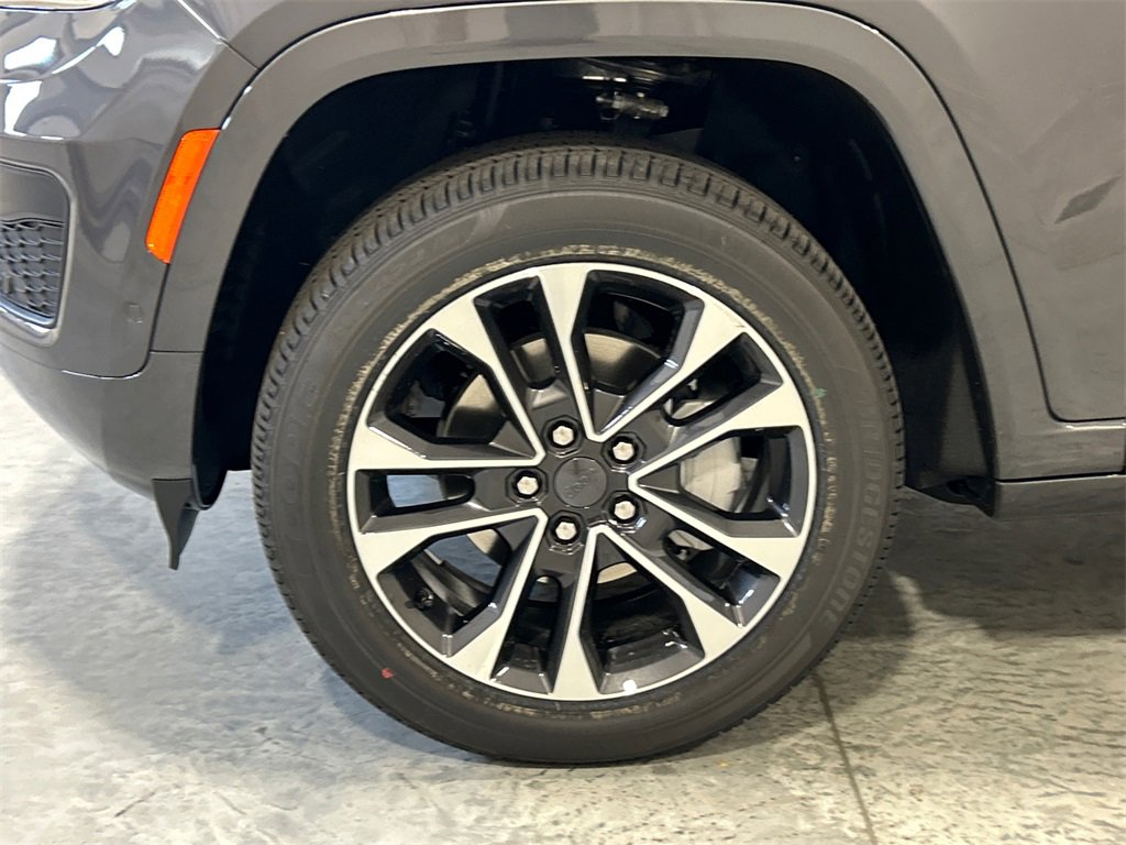 New 2025 Jeep Grand Cherokee Overland w/ Adv Protech Group III image 11