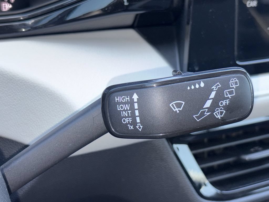Certified 2025 Volkswagen Taos S FWD image 18